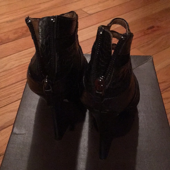 FINAL SALE🔥Elie Tahari🔥 Snakeskin Bootie - Picture 4 of 7